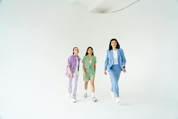 Guide Pratique pour Sélectionner des Tissus Écologiques et Construire une Garde-Robe Durable et Responsable